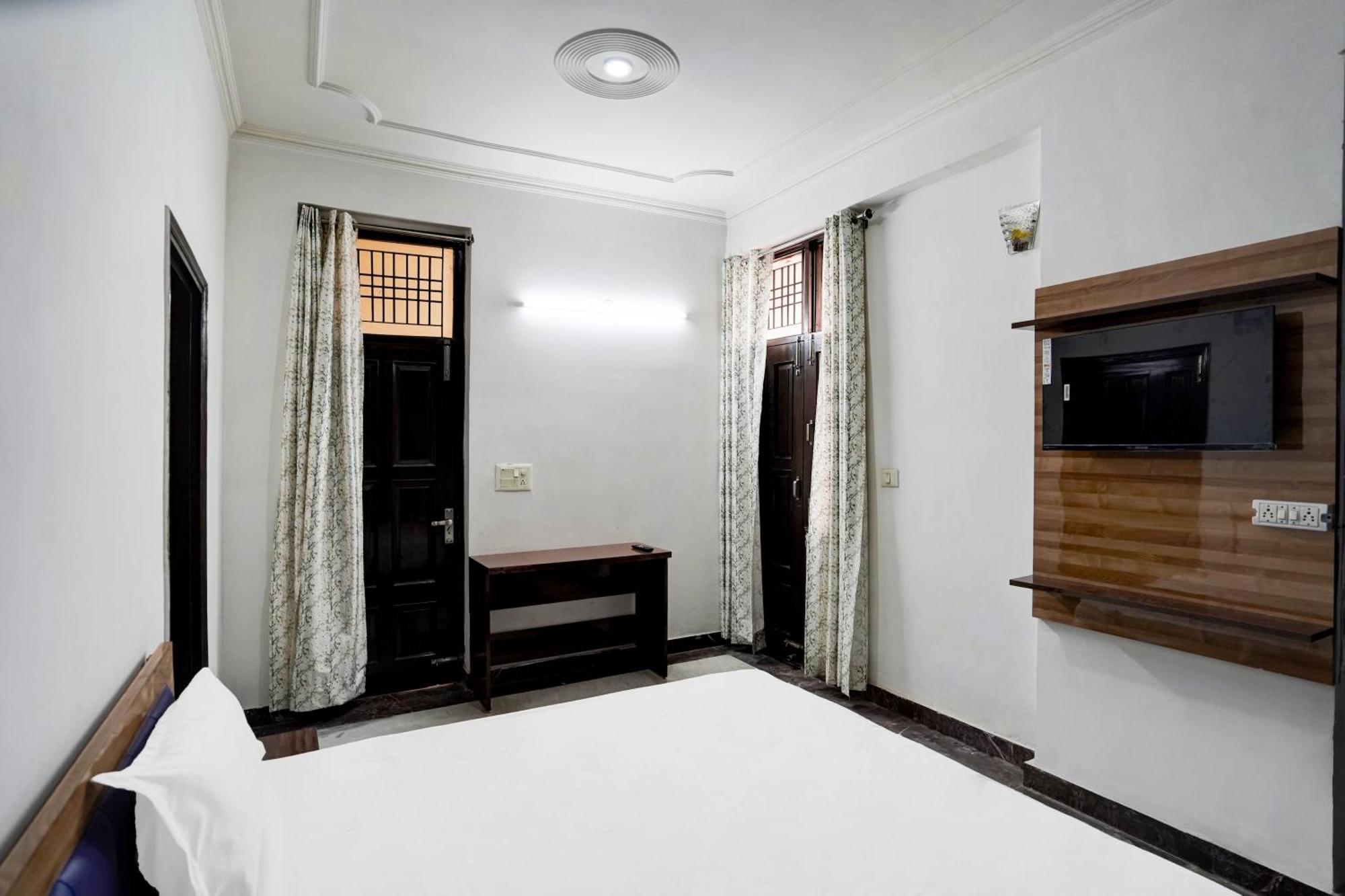 Hotel O Radisson Red Hotel & Restaurant ガーズィヤーバード エクステリア 写真