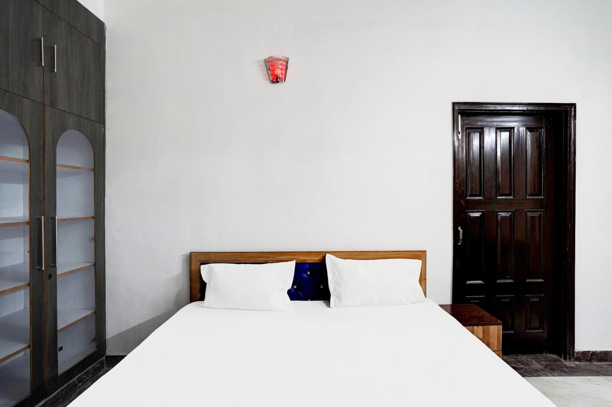 Hotel O Radisson Red Hotel & Restaurant ガーズィヤーバード エクステリア 写真